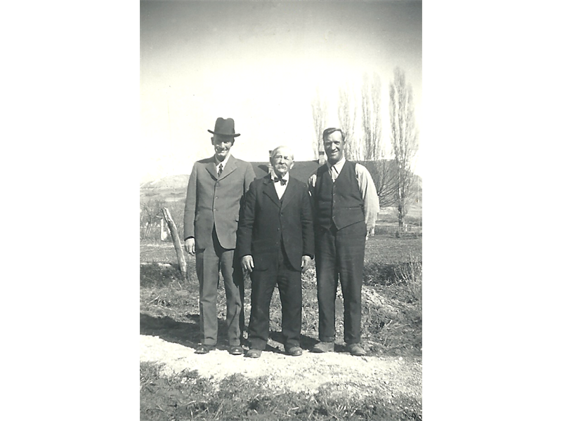 Oscar & Olaf, With Father